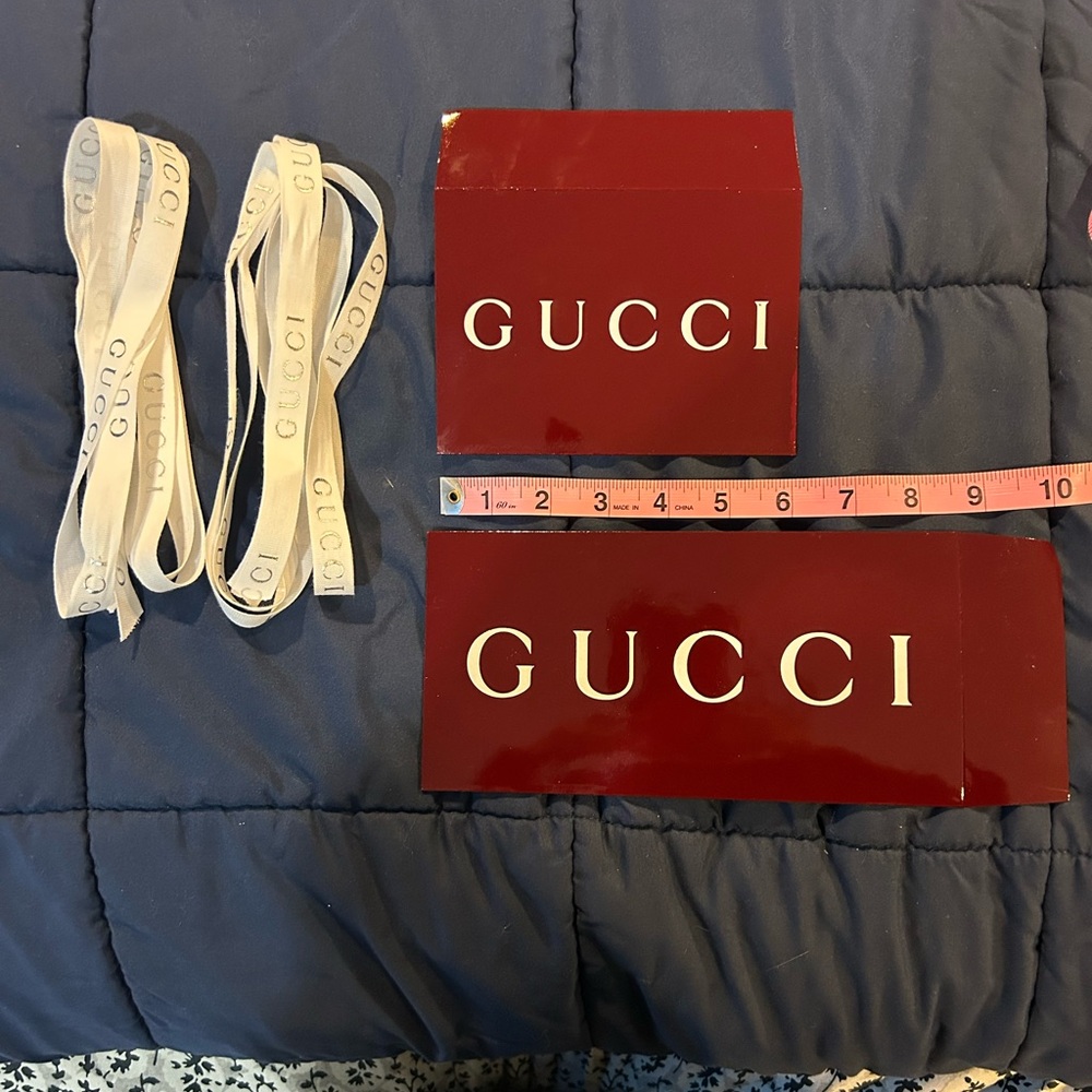 Gucci sealable envelopes with gucci white and silver ribbons